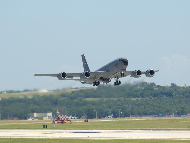 KC135 Does Touch and Go...
