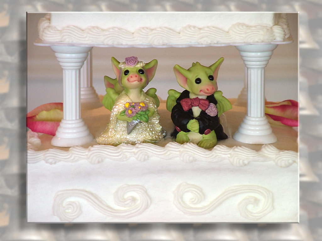 Pocket Dragons On the Wedding Cake...