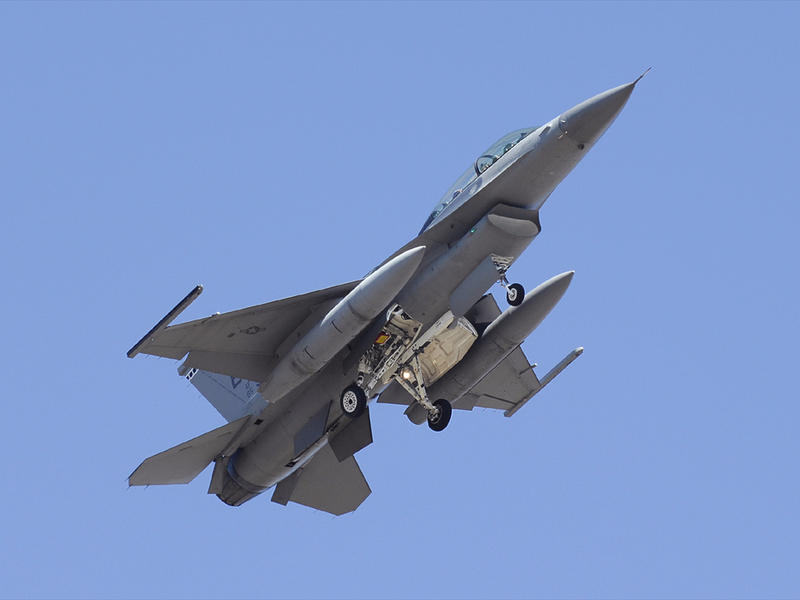 F16 - 057...