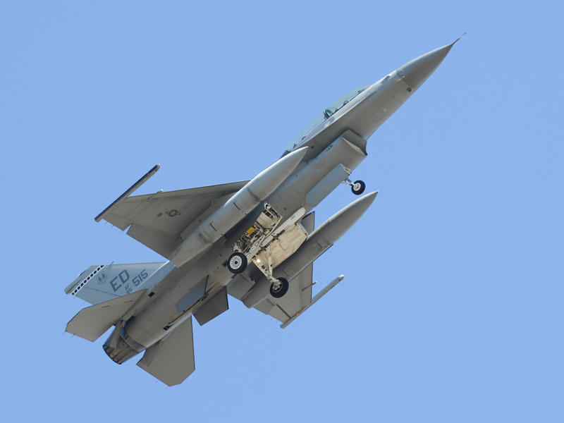 F16 - 515 From Underneath...