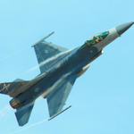 F16 - Nice Con Trails...