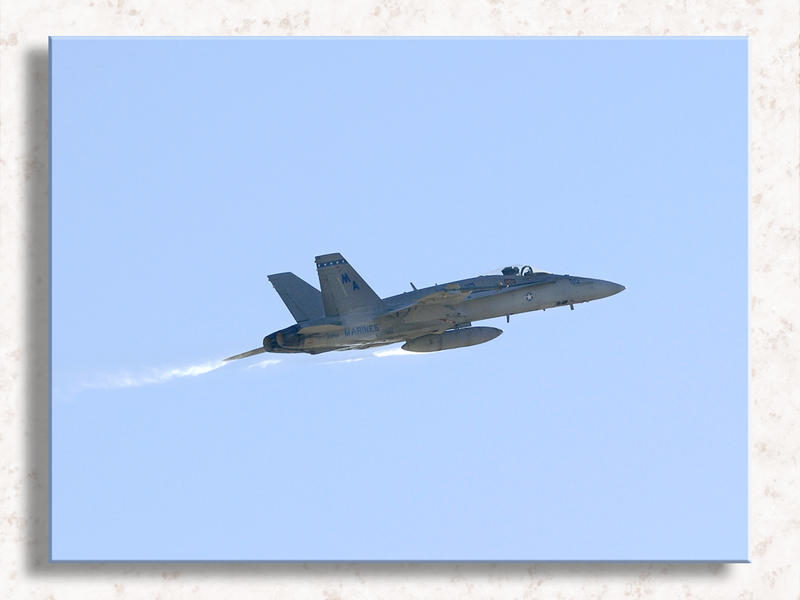 F18 - 00 Fly By...