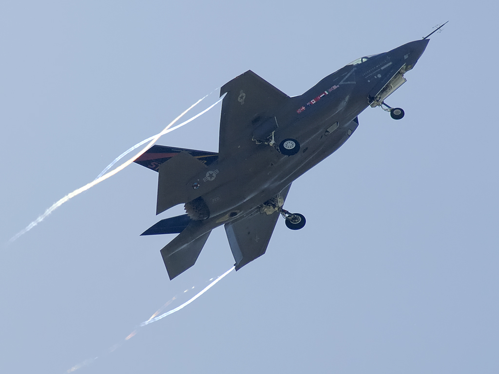 JSF- BF1 With Helical Trails...